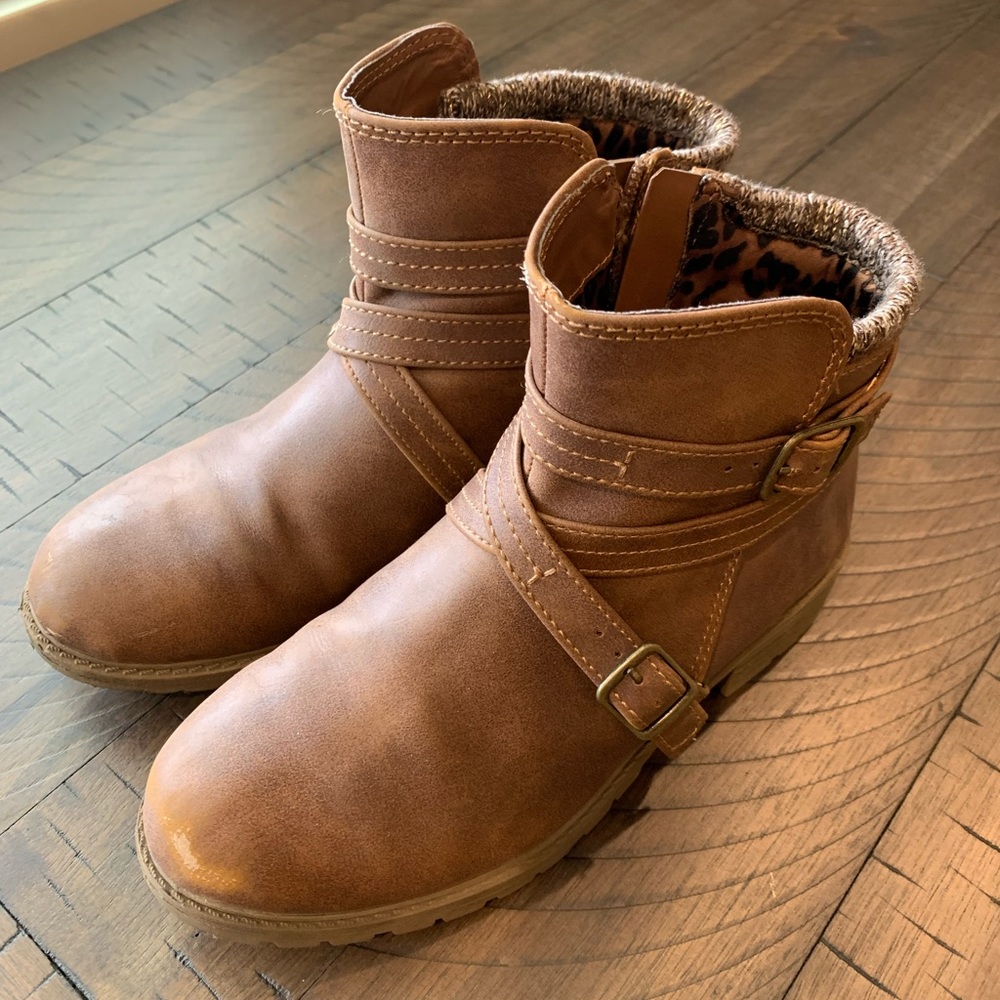 Girls ankle brown boots, size 2, pick up in Westminster, CA only